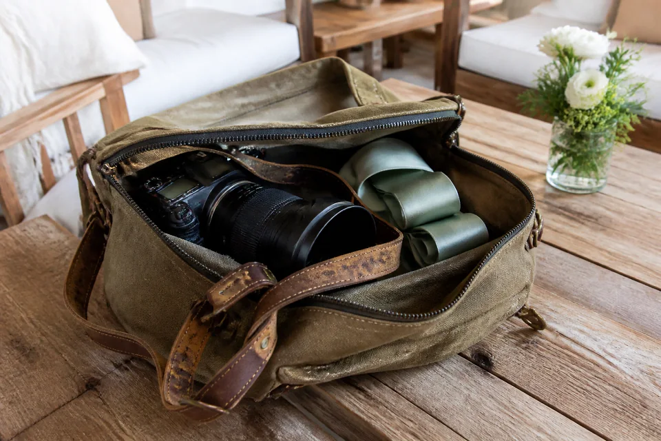 Appareil photo et accessoires de reportage de mariage — illustration générée par IA