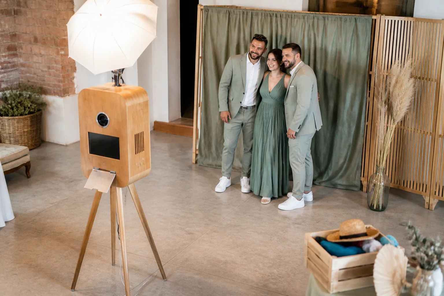 Borne photo installée pour une réception de mariage — illustration générée par IA
