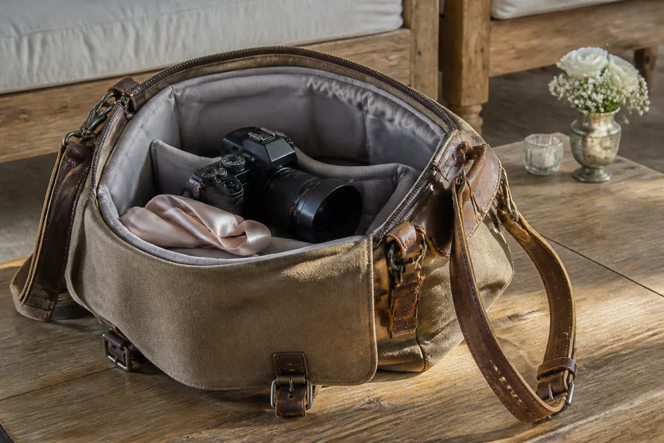 Appareil photo et accessoires de reportage de mariage — illustration générée par IA