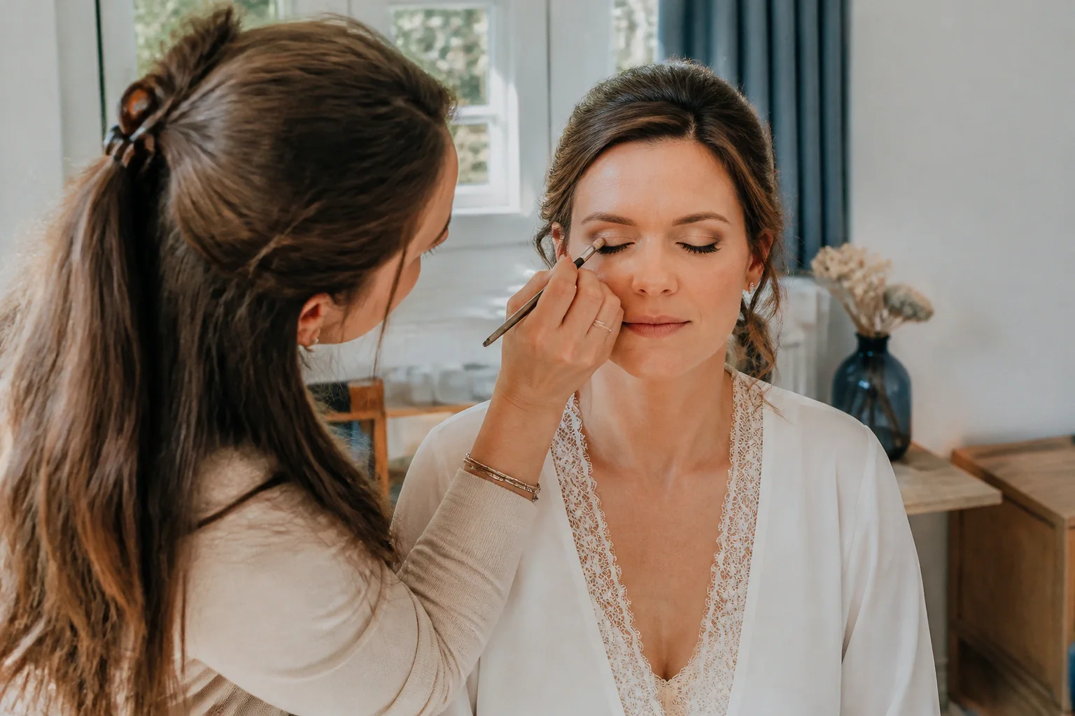 Préparation d’un maquillage de mariage — illustration générée par IA