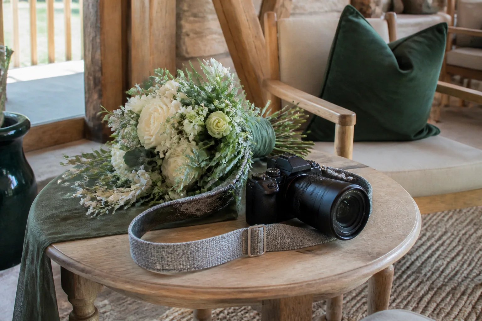 Appareil photo et accessoires de reportage de mariage — illustration générée par IA