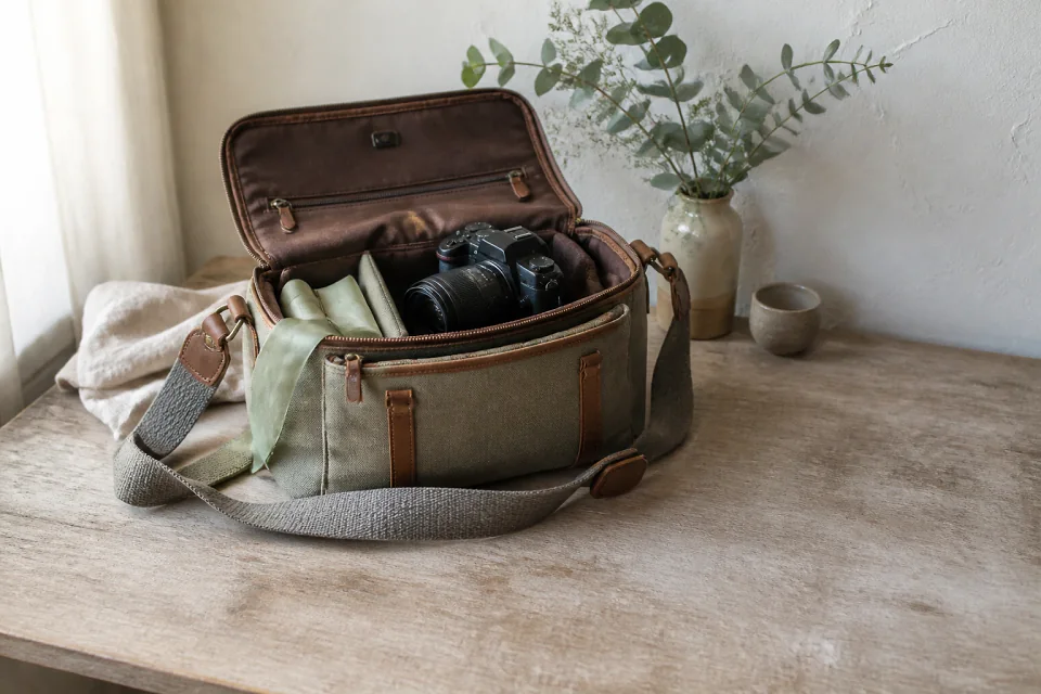 Appareil photo et accessoires de reportage de mariage — illustration générée par IA