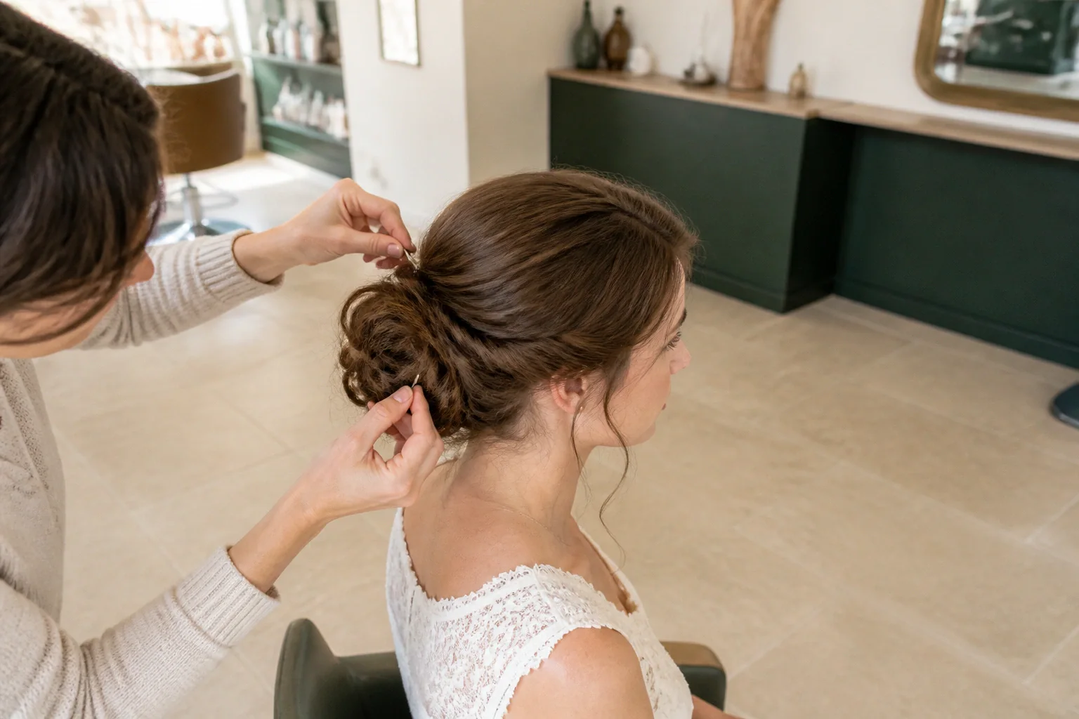 Coiffure de cérémonie vue pendant la préparation — illustration générée par IA