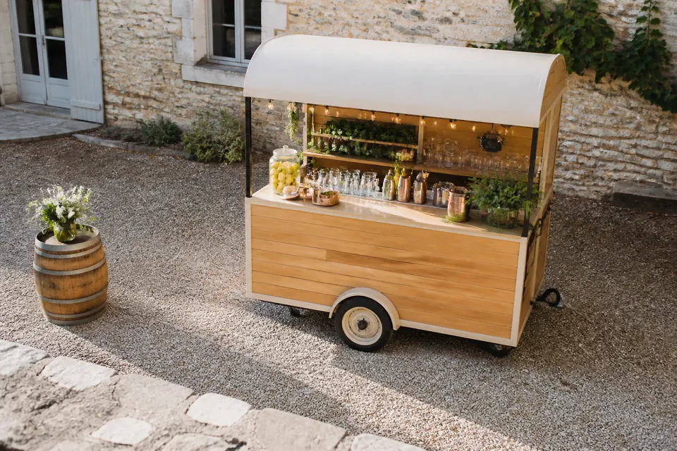 Service mobile de restauration pour une réception — illustration générée par IA