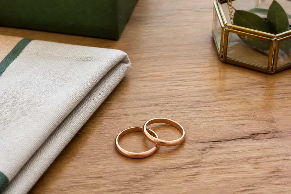 Alliances et travail de bijouterie de mariage — illustration générée par IA