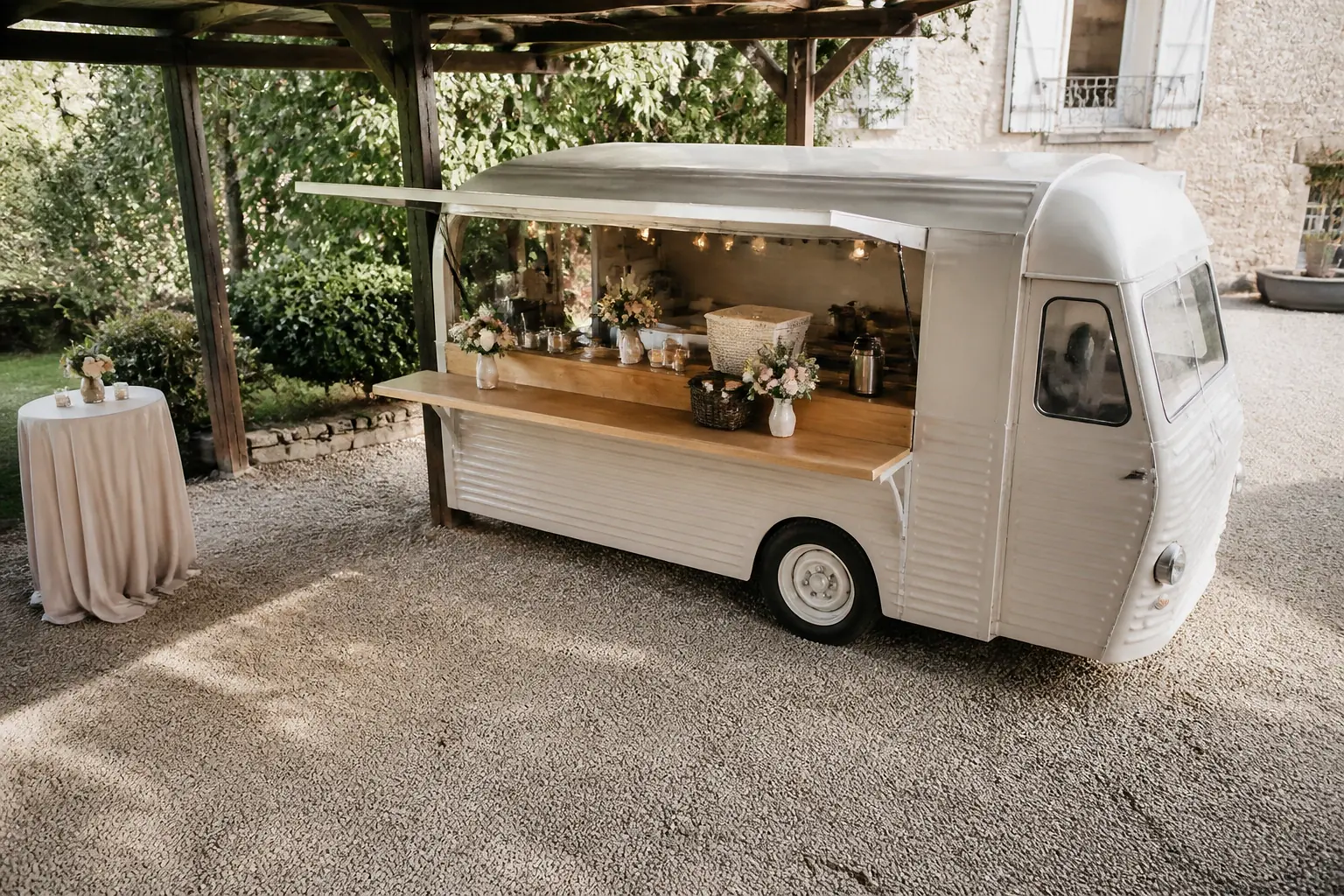 Service mobile de restauration pour une réception — illustration générée par IA