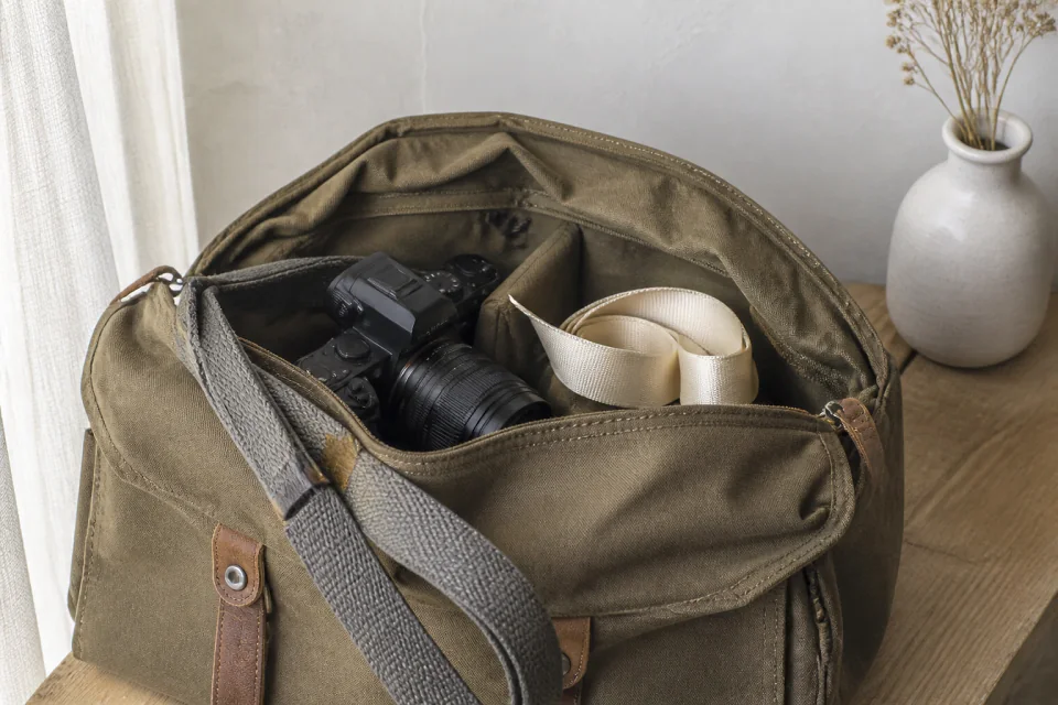 Appareil photo et accessoires de reportage de mariage — illustration générée par IA