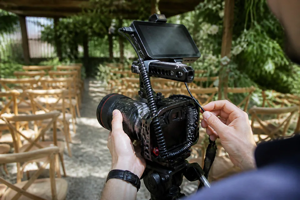 Matériel de tournage pour un film de mariage — illustration générée par IA