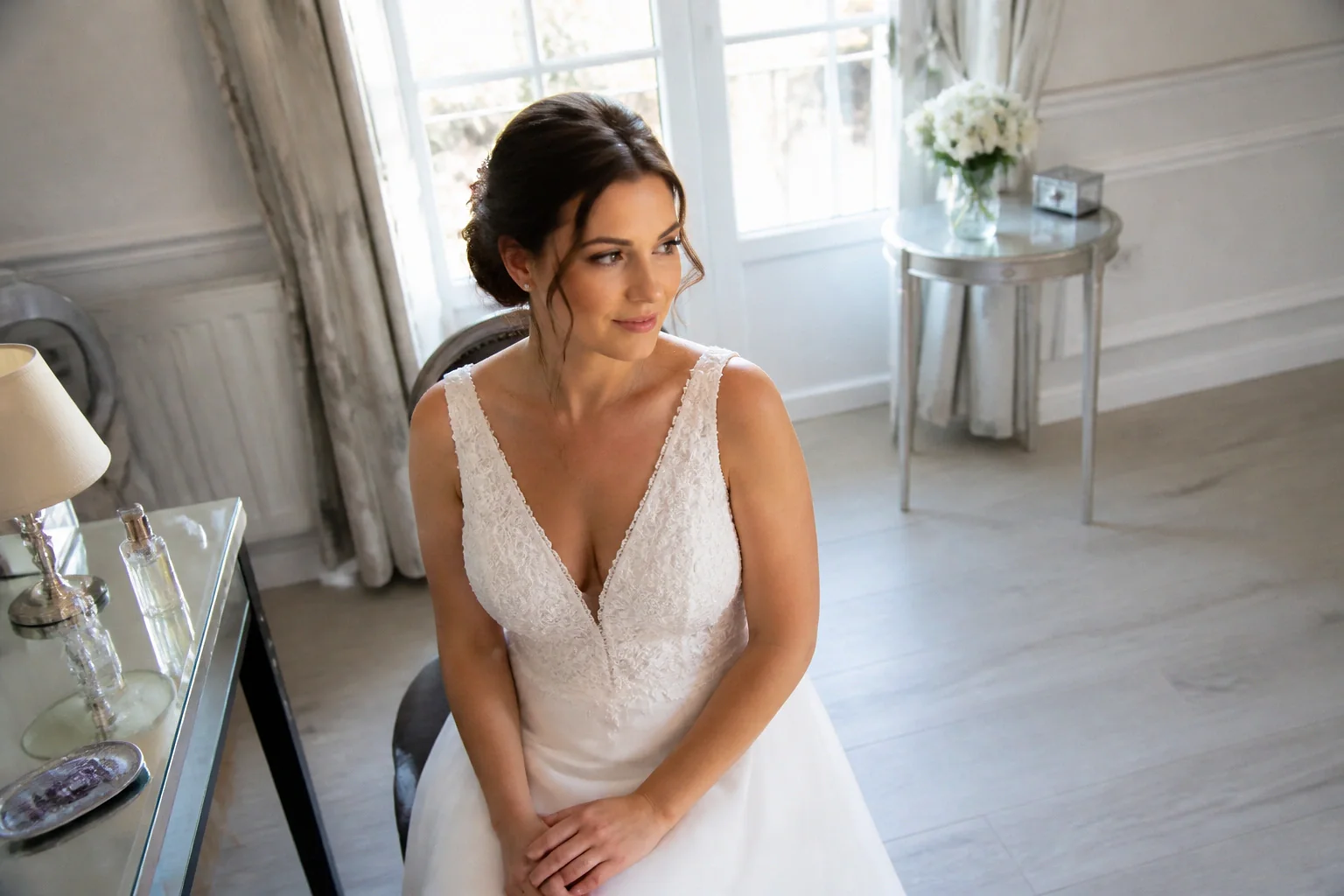 Préparation d’un maquillage de mariage — illustration générée par IA