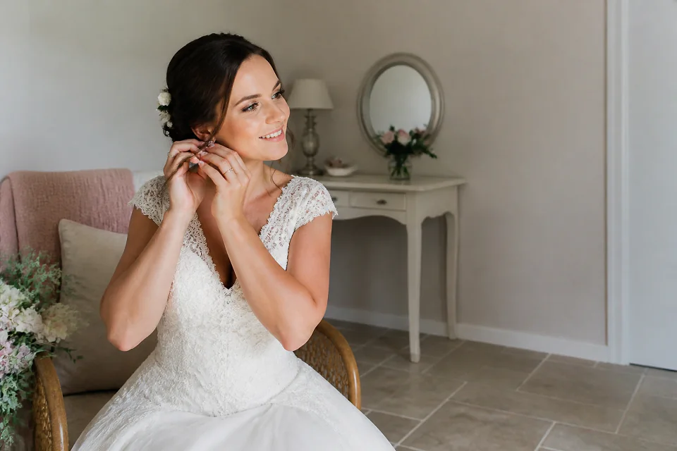 Préparation d’un maquillage de mariage — illustration générée par IA
