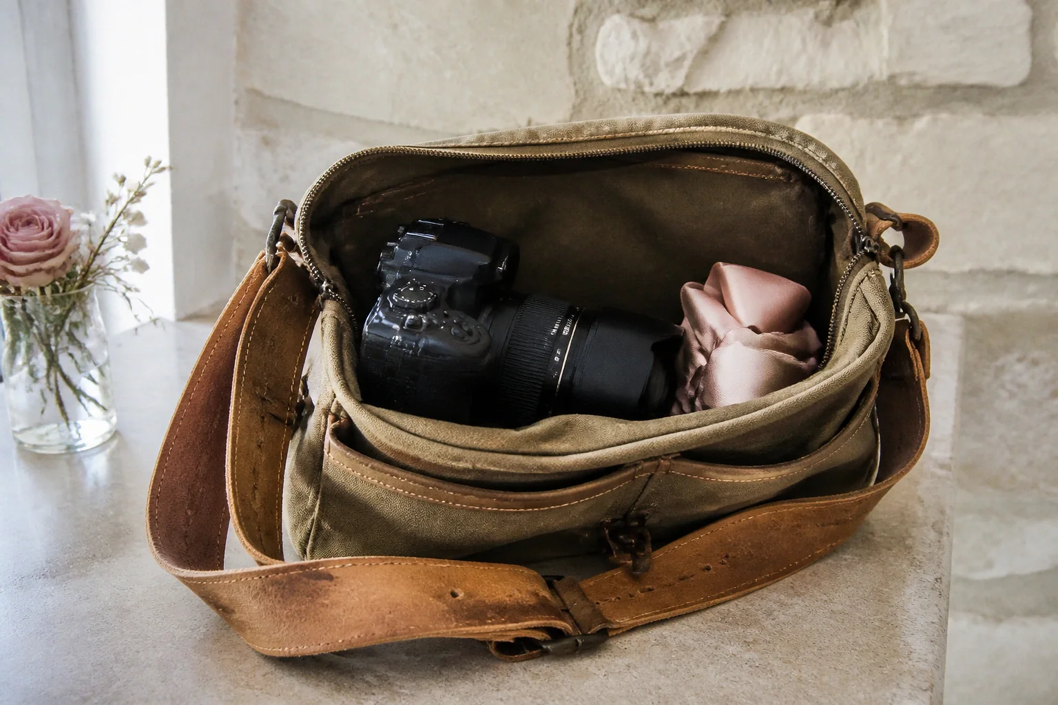 Appareil photo et accessoires de reportage de mariage — illustration générée par IA