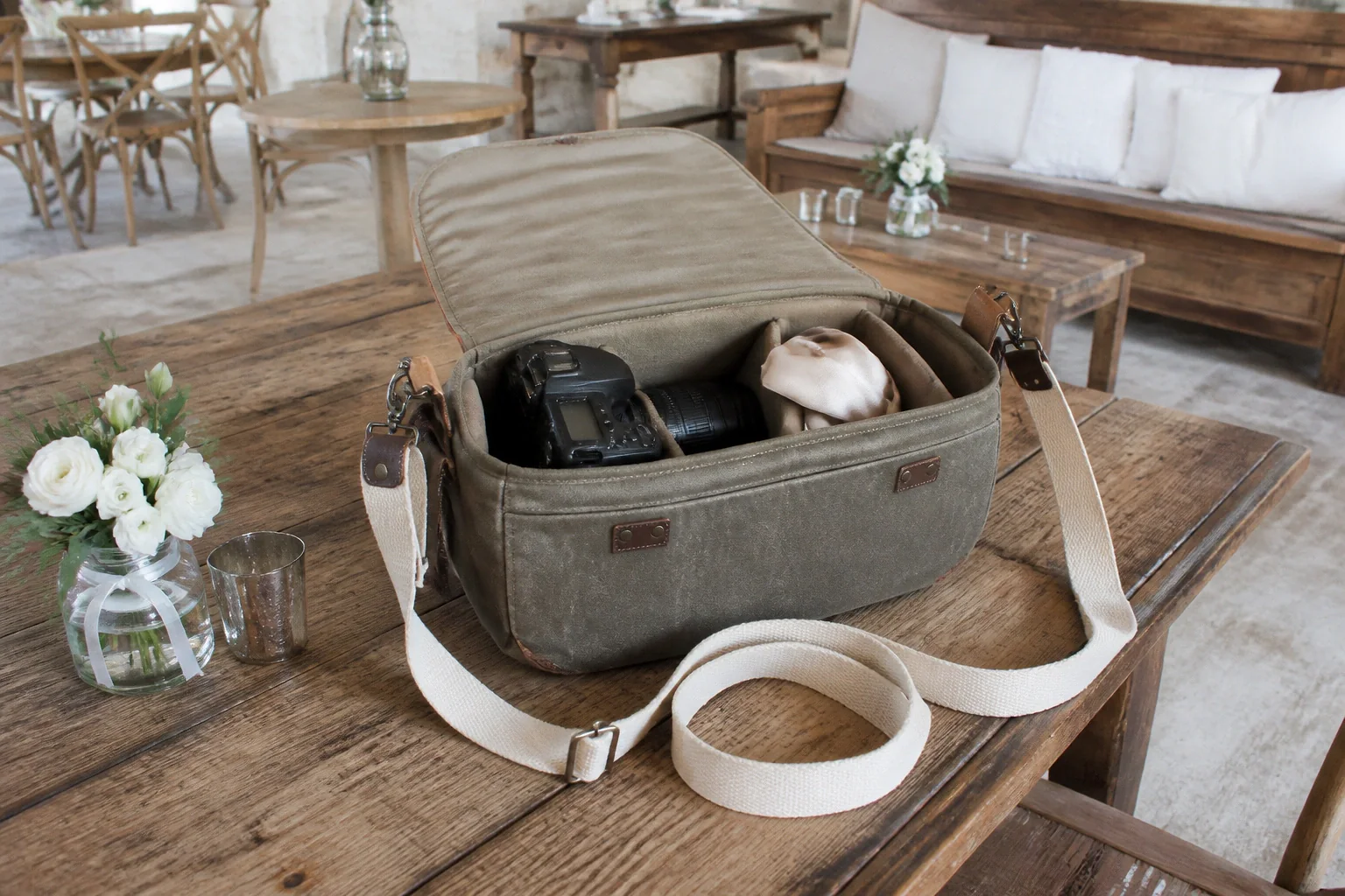 Appareil photo et accessoires de reportage de mariage — illustration générée par IA