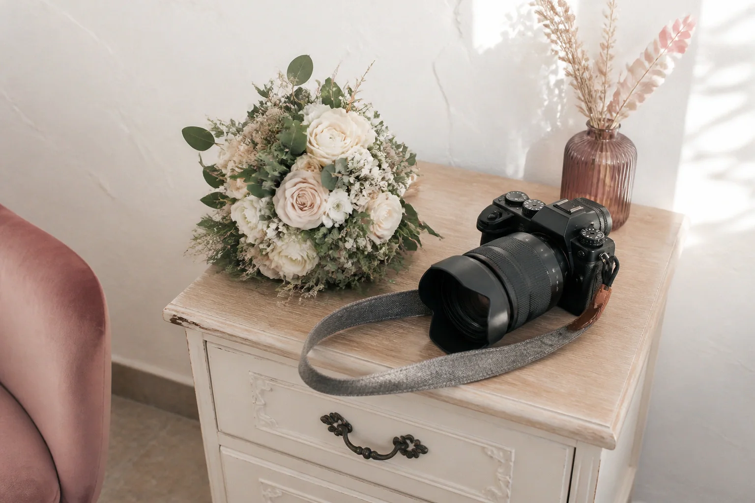 Appareil photo et accessoires de reportage de mariage — illustration générée par IA