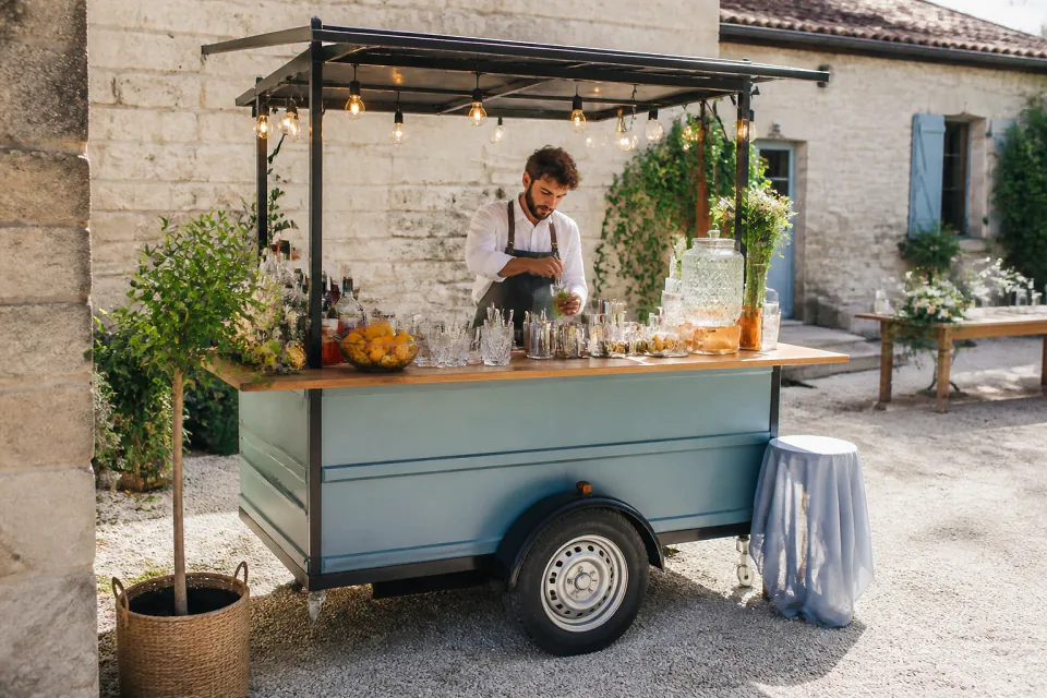 Service mobile de restauration pour une réception — illustration générée par IA
