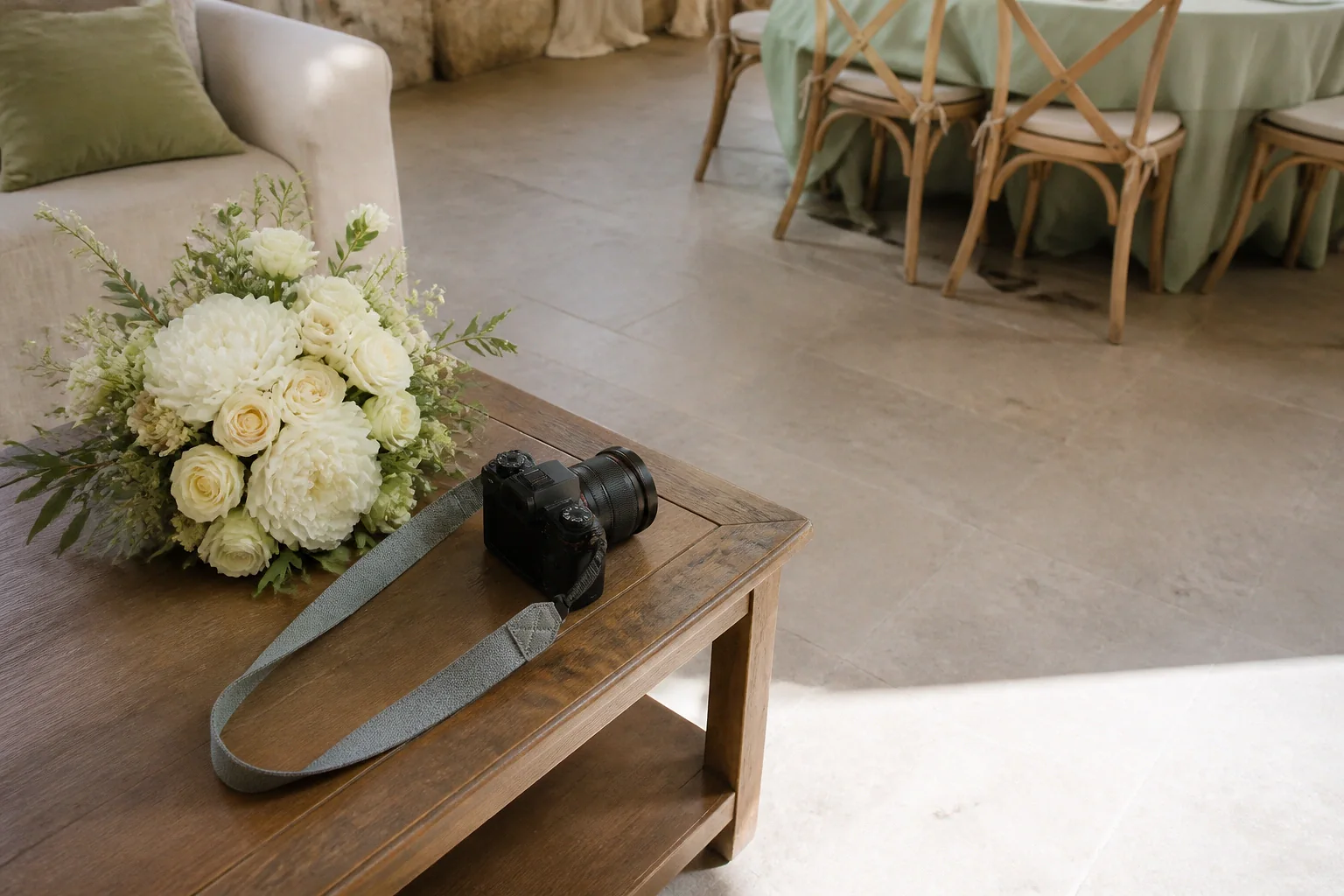 Appareil photo et accessoires de reportage de mariage — illustration générée par IA