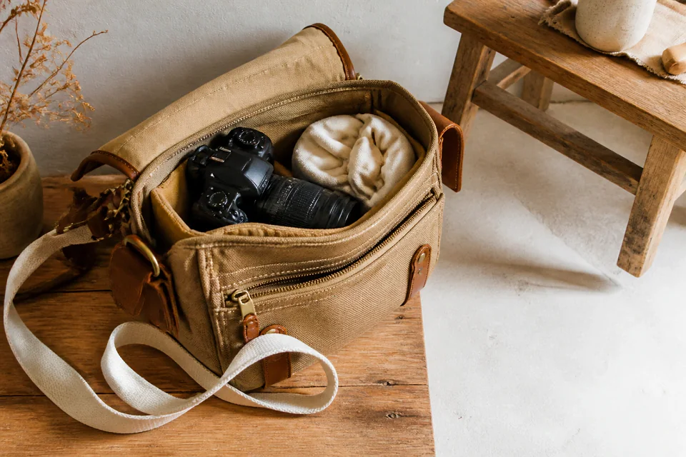 Appareil photo et accessoires de reportage de mariage — illustration générée par IA
