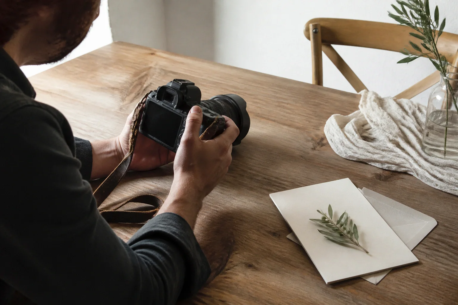 Appareil photo et accessoires de reportage de mariage — illustration générée par IA