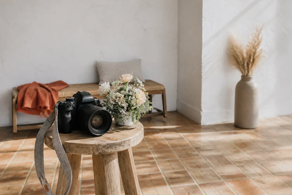 Appareil photo et accessoires de reportage de mariage — illustration générée par IA