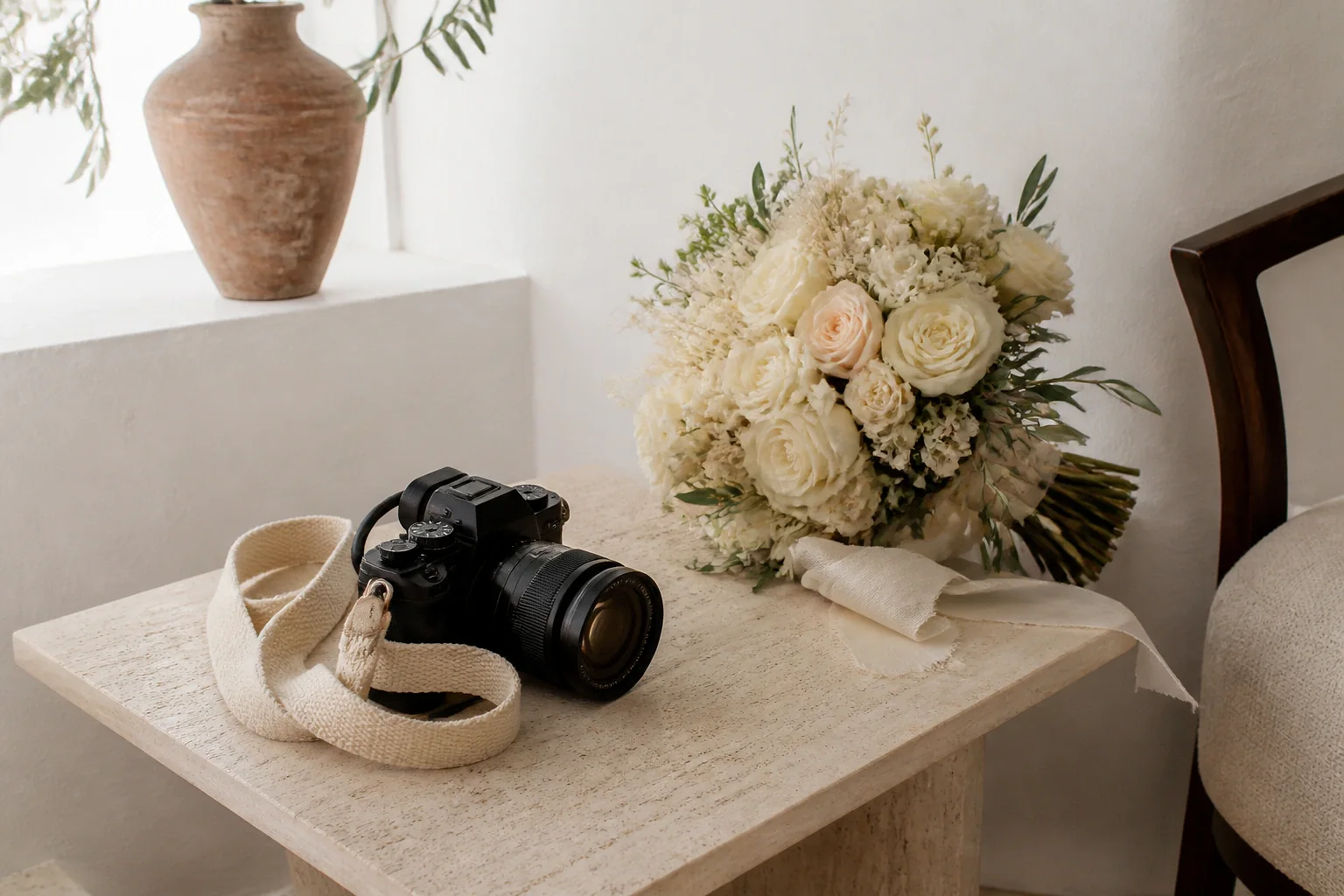 Appareil photo et accessoires de reportage de mariage — illustration générée par IA
