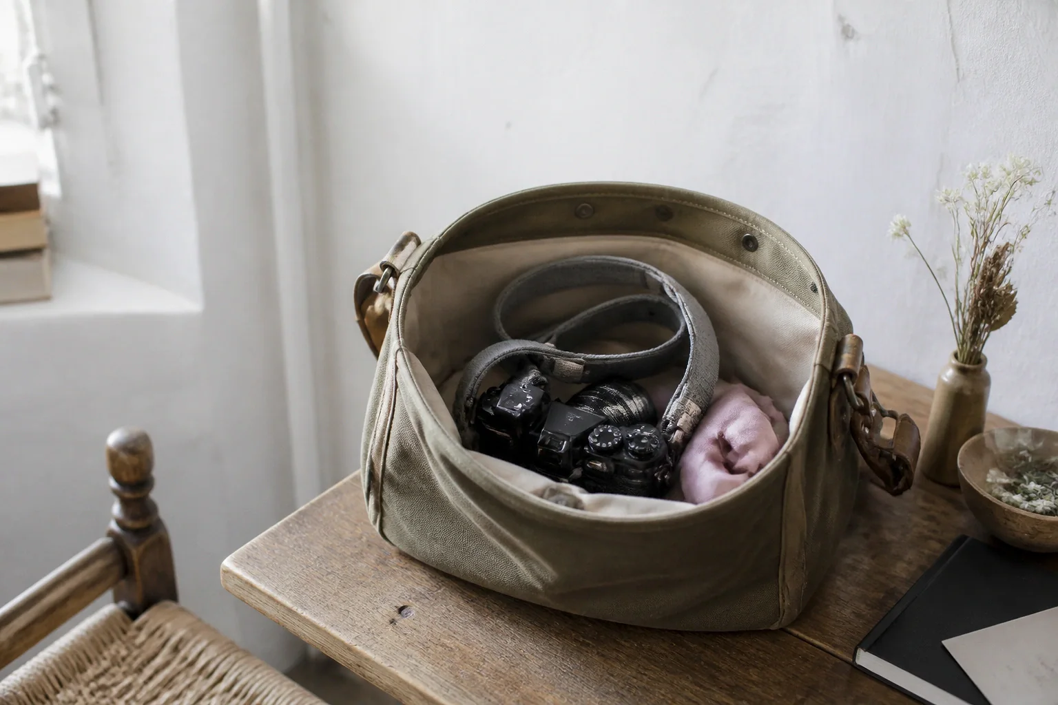 Appareil photo et accessoires de reportage de mariage — illustration générée par IA