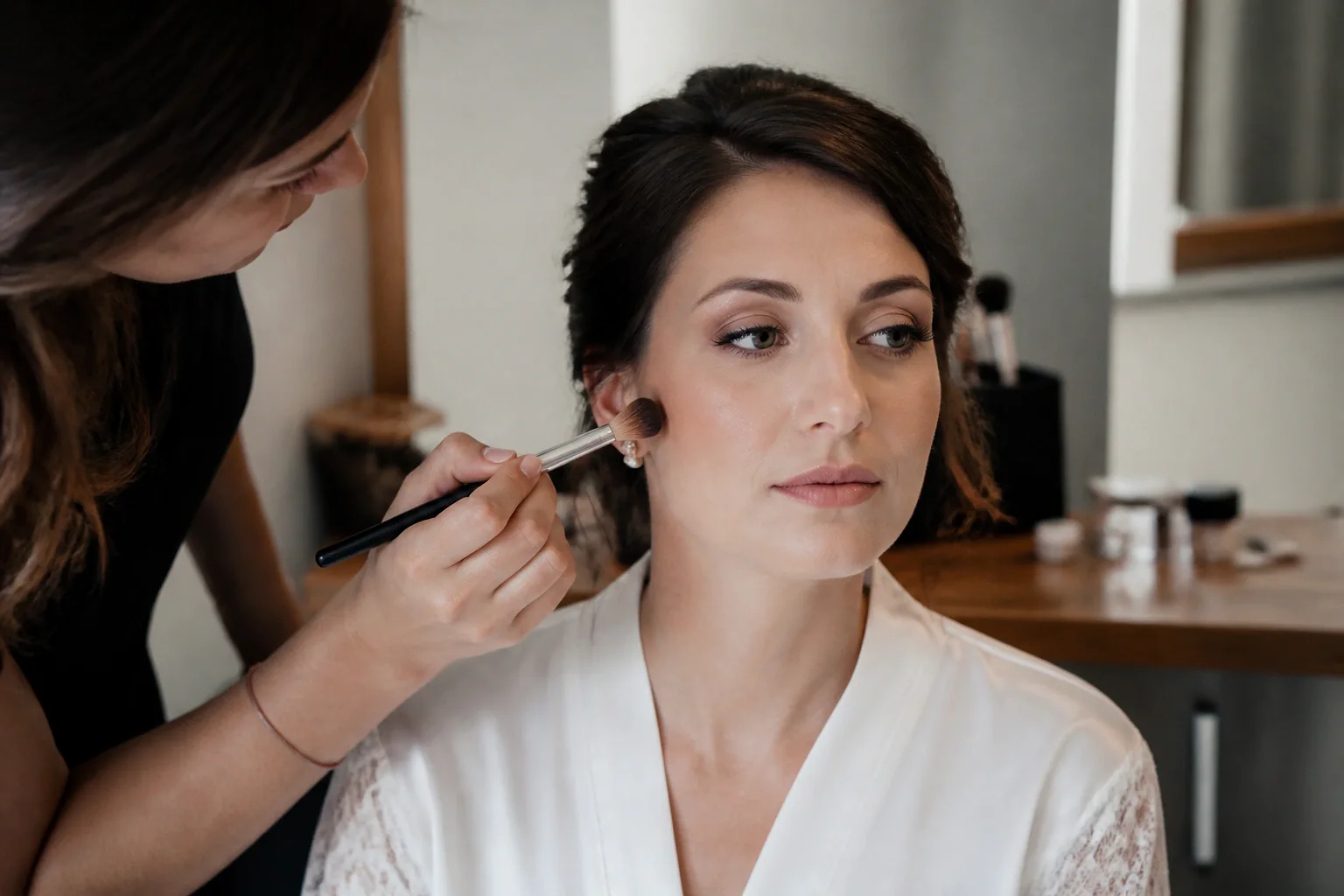Préparation d’un maquillage de mariage — illustration générée par IA