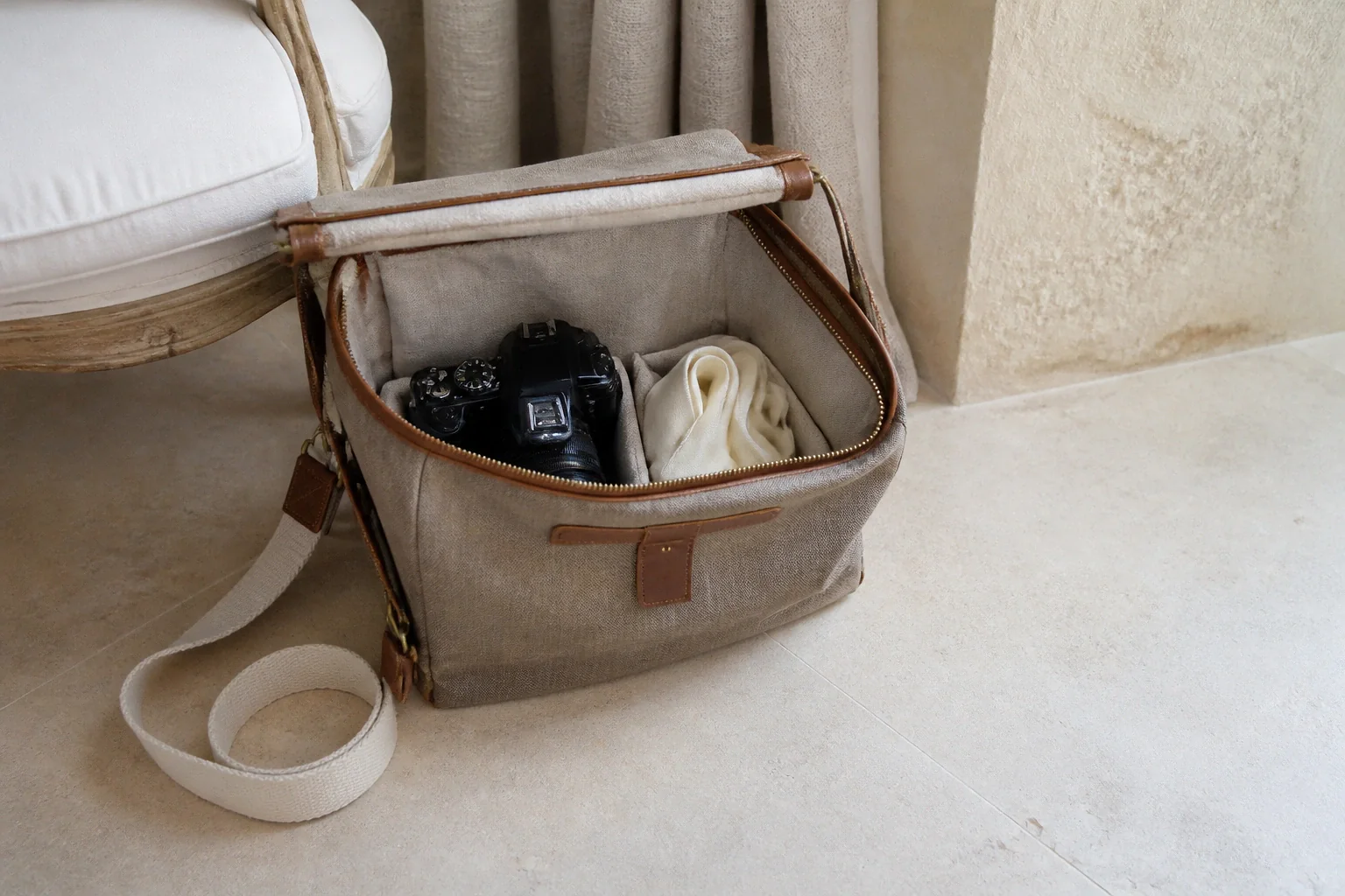 Appareil photo et accessoires de reportage de mariage — illustration générée par IA
