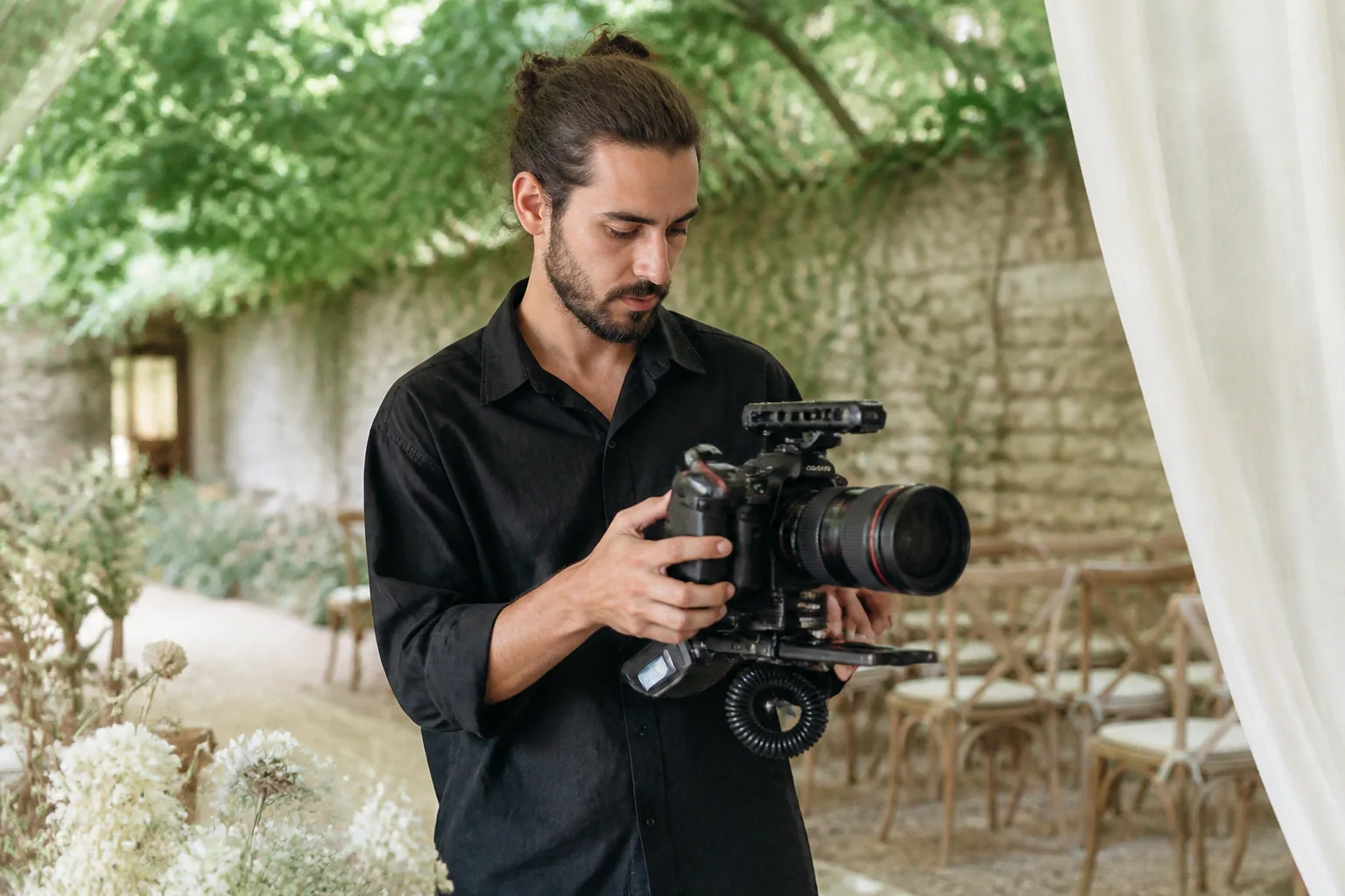 Matériel de tournage pour un film de mariage — illustration générée par IA