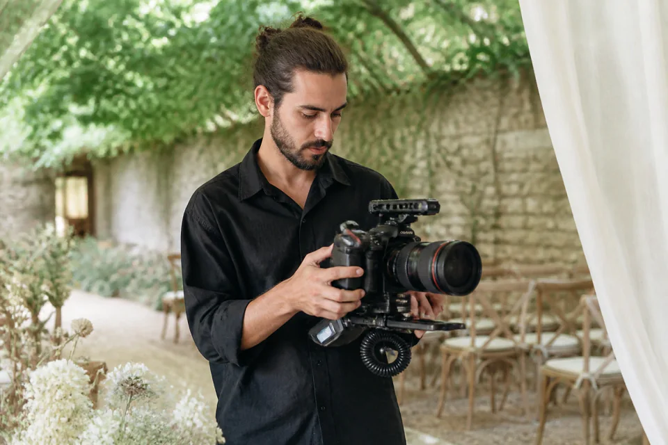 Matériel de tournage pour un film de mariage — illustration générée par IA